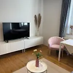 Apartment Gross, Aber Gemuetlich - Citynah